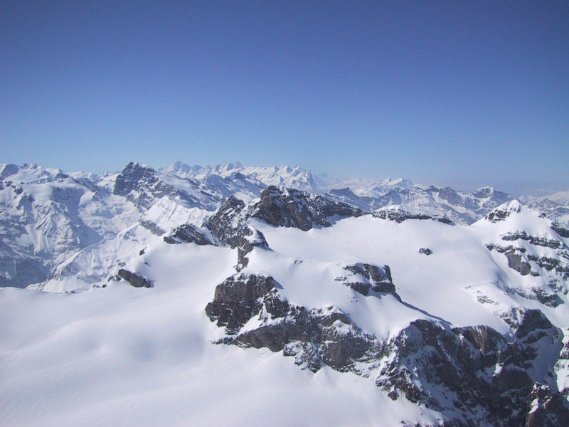 Ostern02_Blick_v_Urirotstock_Richtg_Berneralpen